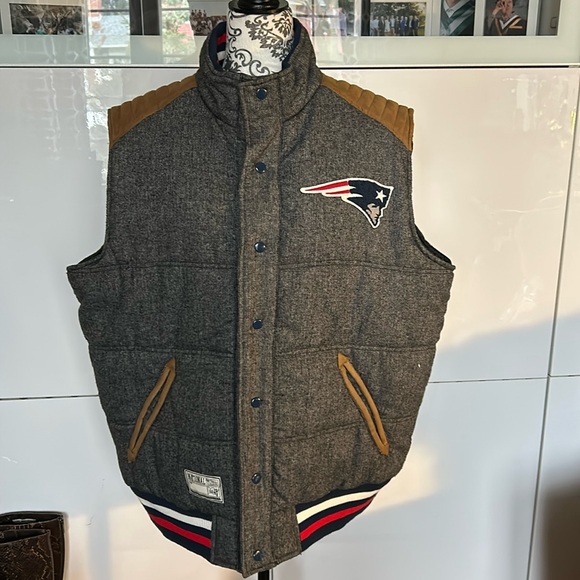 New England Patriots Legacy Button-Up Reversible Vest - Gray - Picture 1 of 9